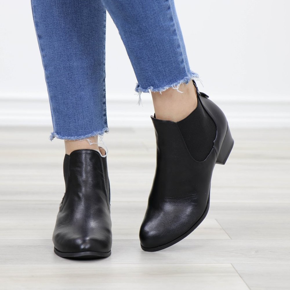 Black Faux Low Cut Leather Ankle Chelsea Boots - Picture 6 of 11